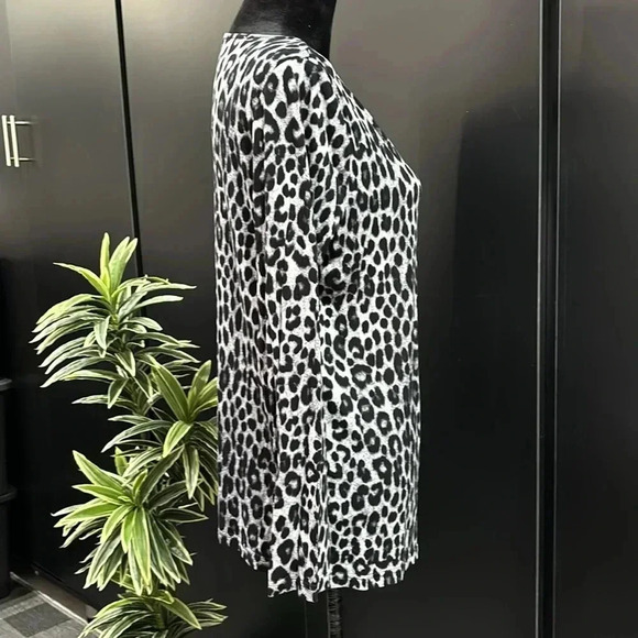 Mario Serrani Scoop-neck,side slit,stretch leopard print long sleeve tunic top - Picture 5 of 10